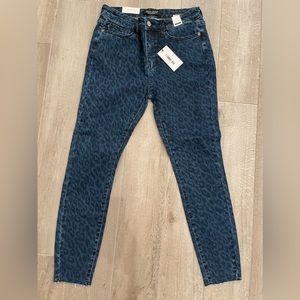 NWT 11/30 Judy Blue leopard print skinny jeans.
